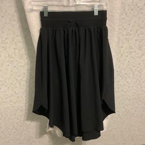 Lululemon skirt size 4
